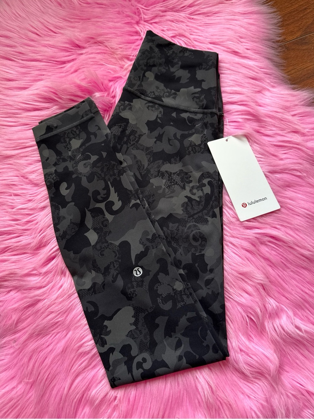 Lululemon Size 6 Wunder Train HR
Tight 28" hidden heritage lace black multi, NWT